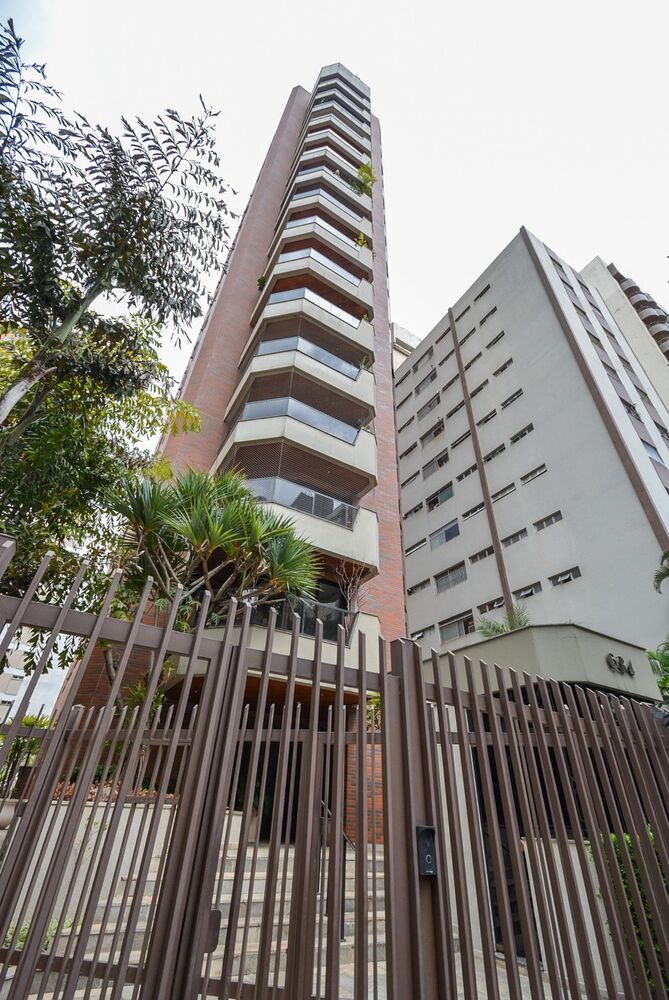 Apartamento à venda com 3 quartos, 177m² - Foto 2
