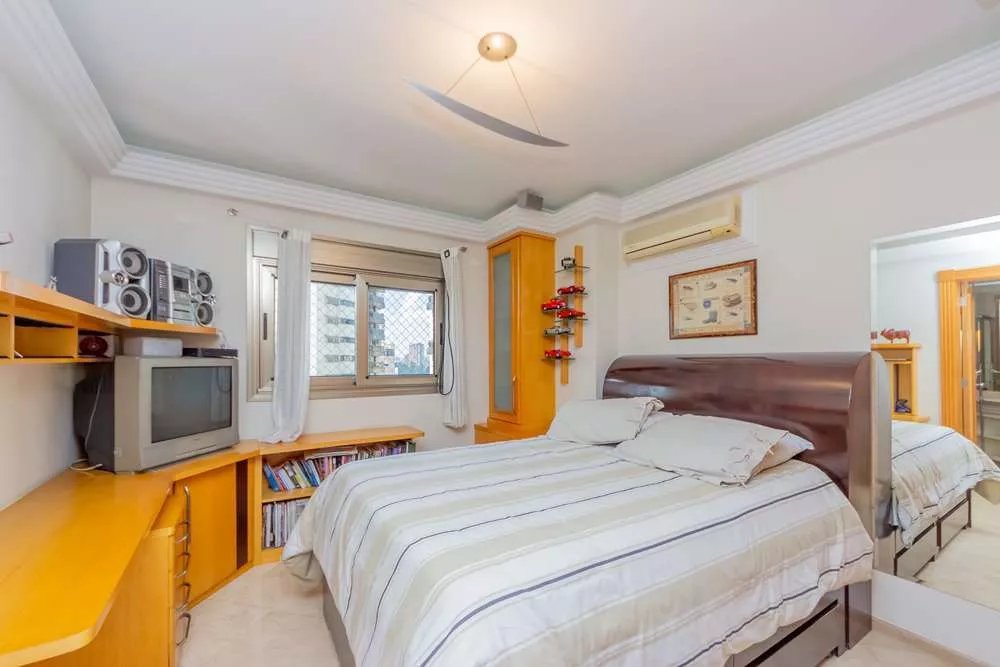 Apartamento, 4 quartos, 228 m² - Foto 2