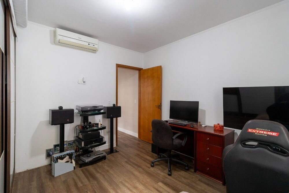 Casa à venda com 3 quartos, 243m² - Foto 2