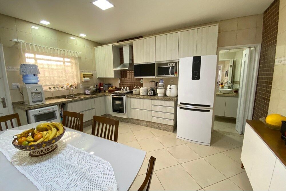 Casa à venda com 3 quartos, 220m² - Foto 8