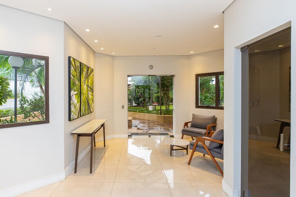 Apartamento à venda com 3 quartos, 156m² - Foto 2