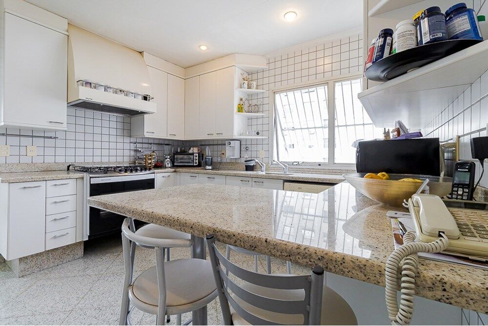 Apartamento, 3 quartos, 303 m² - Foto 2
