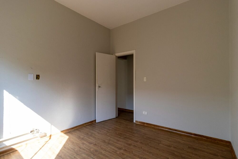 Casa à venda com 3 quartos, 208m² - Foto 2