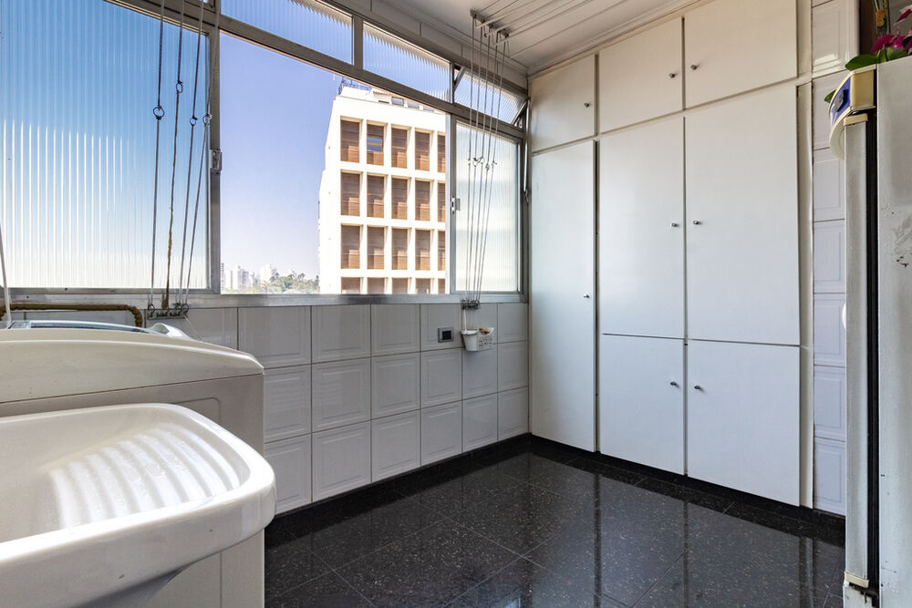 Apartamento à venda com 3 quartos, 182m² - Foto 4
