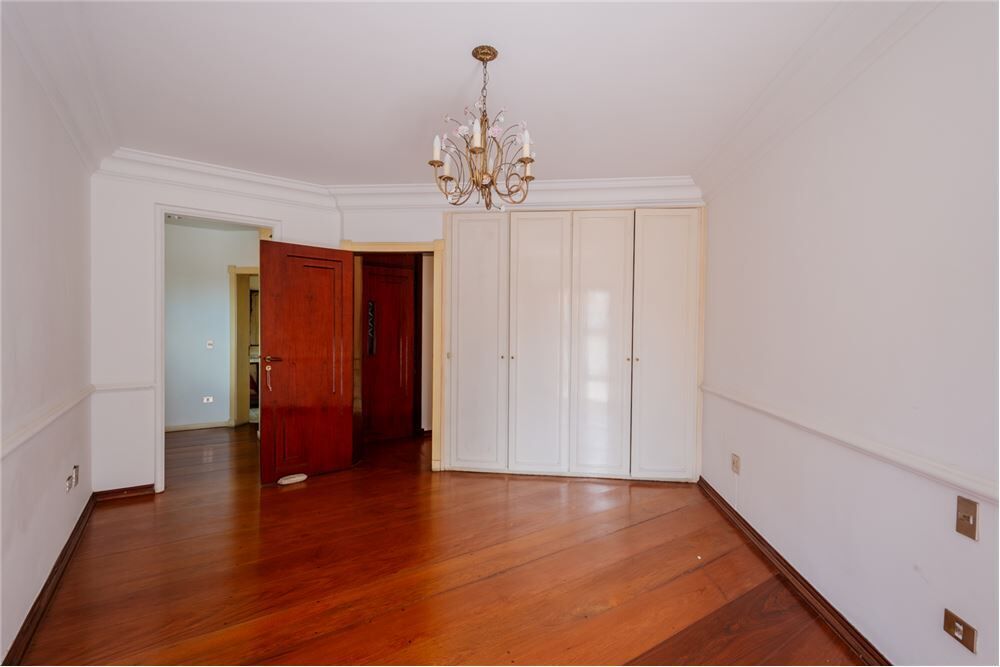 Casa à venda com 5 quartos, 629m² - Foto 1