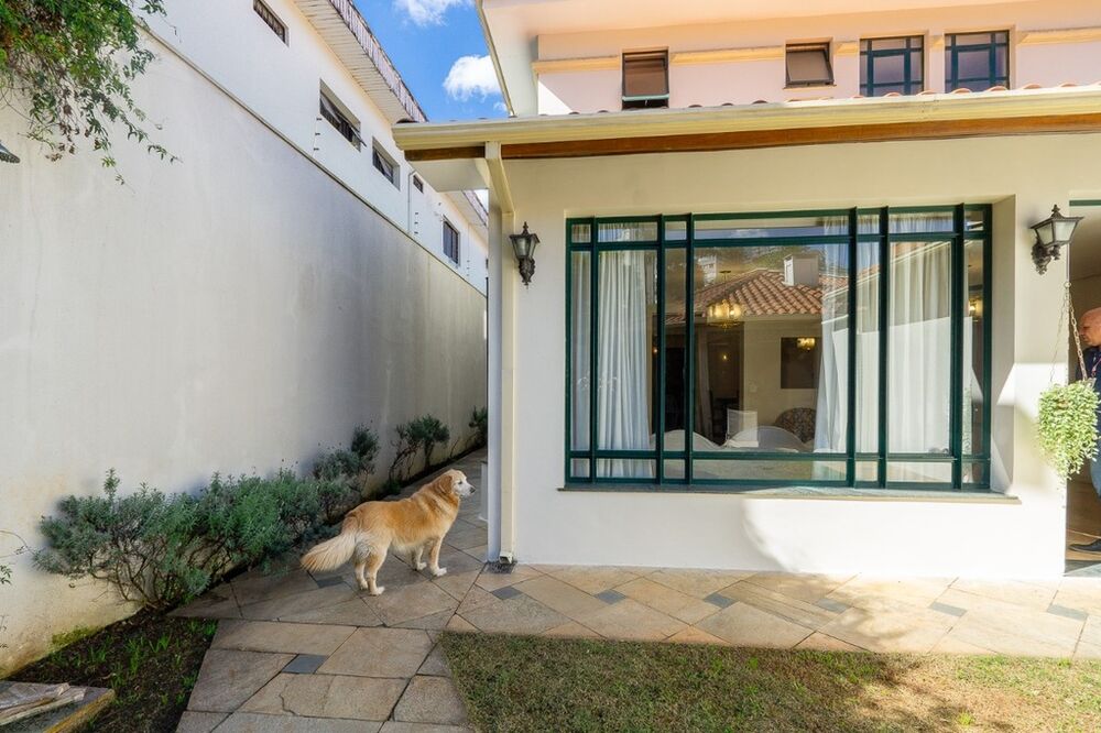 Casa à venda com 3 quartos, 288m² - Foto 1