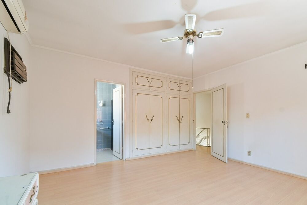 Casa à venda com 3 quartos, 282m² - Foto 4