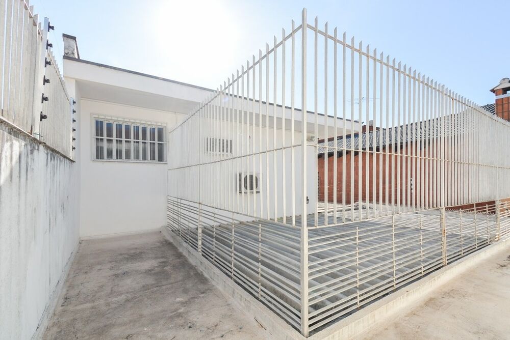 Casa à venda com 3 quartos, 282m² - Foto 1