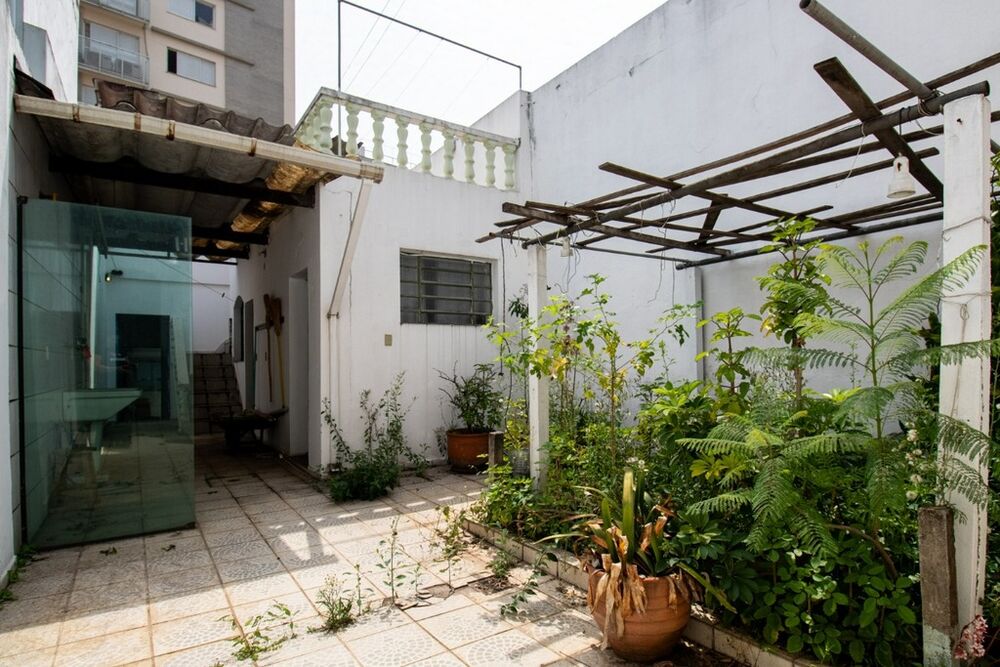 Casa à venda com 4 quartos, 236m² - Foto 1