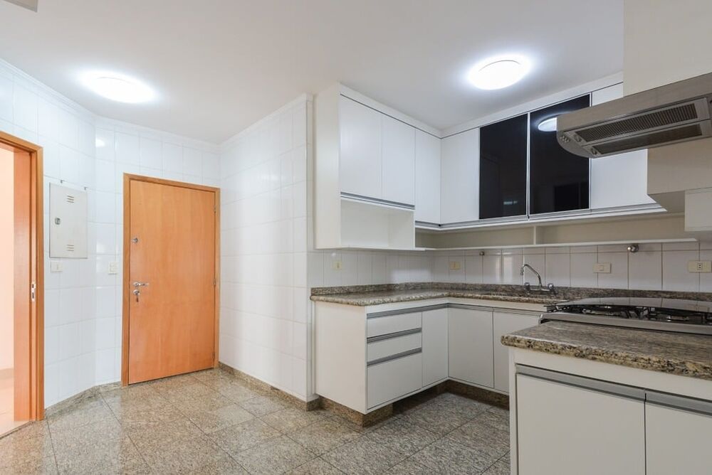 Apartamento à venda com 3 quartos, 138m² - Foto 2