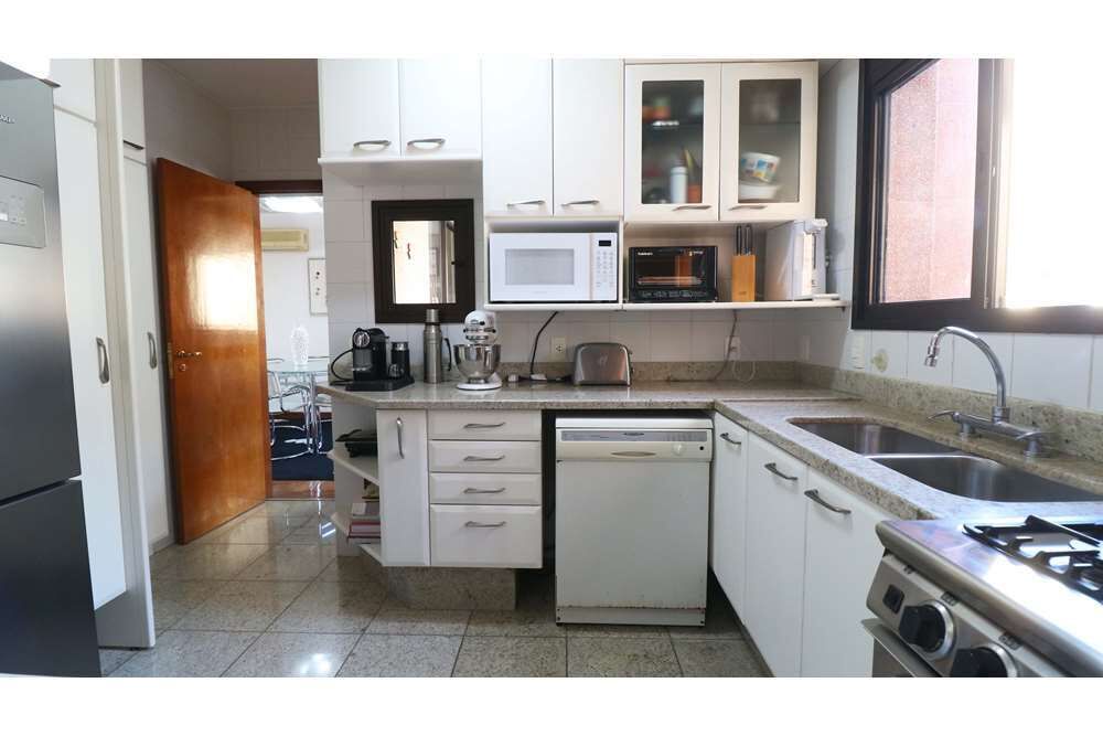 Apartamento à venda com 4 quartos, 226m² - Foto 8