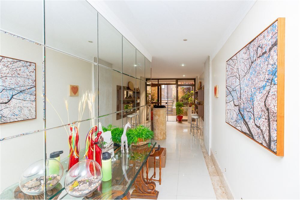 Casa à venda com 5 quartos, 352m² - Foto 1
