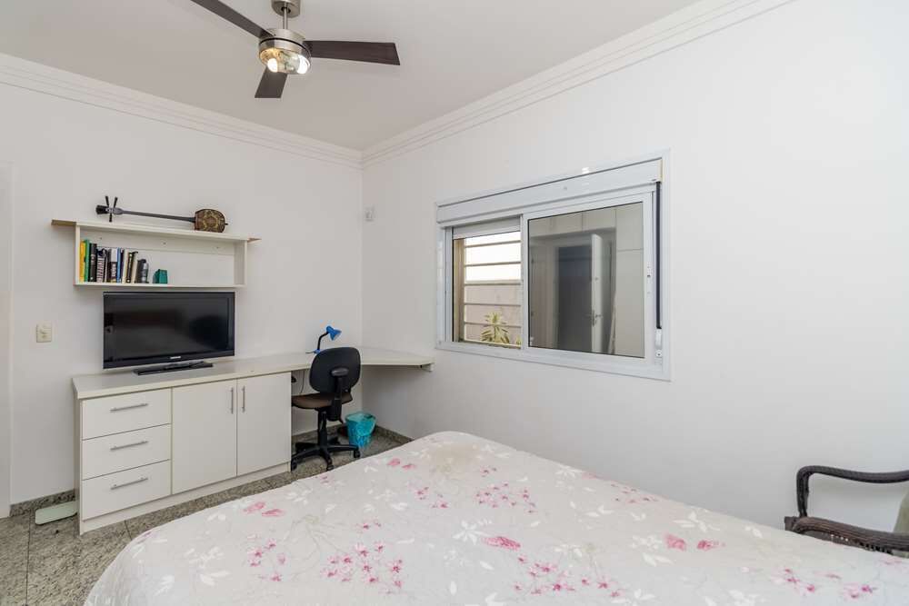 Casa à venda com 4 quartos, 265m² - Foto 2