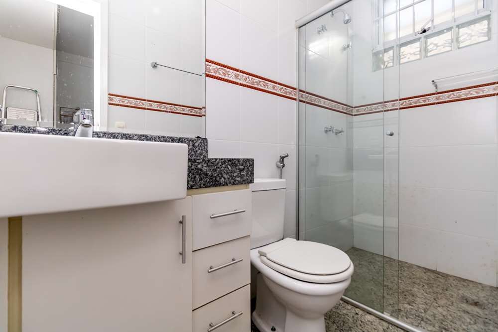 Casa à venda com 4 quartos, 265m² - Foto 1