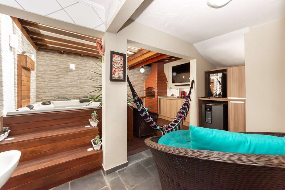Casa à venda com 4 quartos, 262m² - Foto 1
