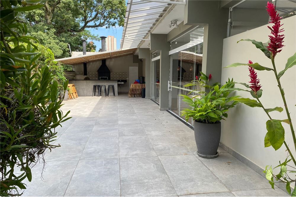 Casa à venda com 3 quartos, 135m² - Foto 1