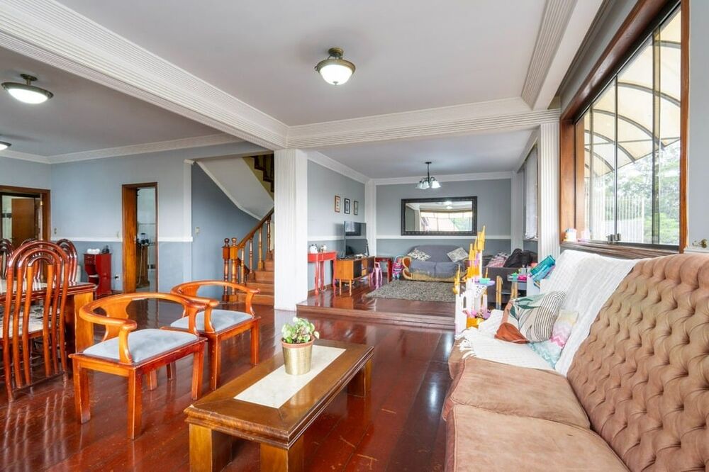 Casa à venda com 5 quartos, 270m² - Foto 1