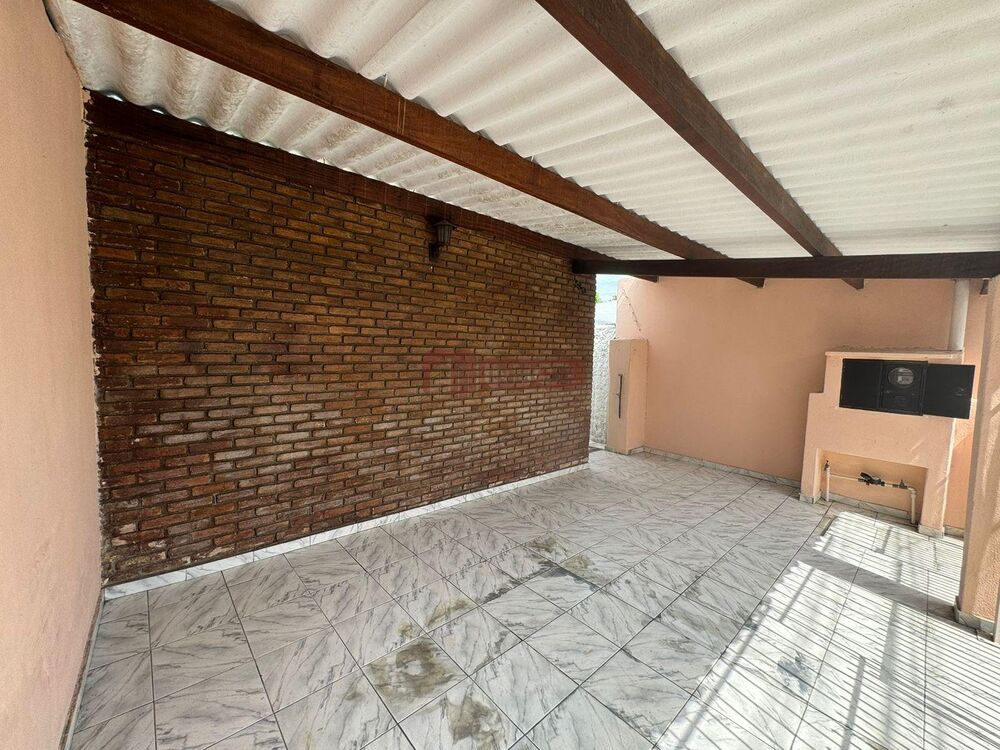 Casa para alugar com 3 quartos, 260m² - Foto 1