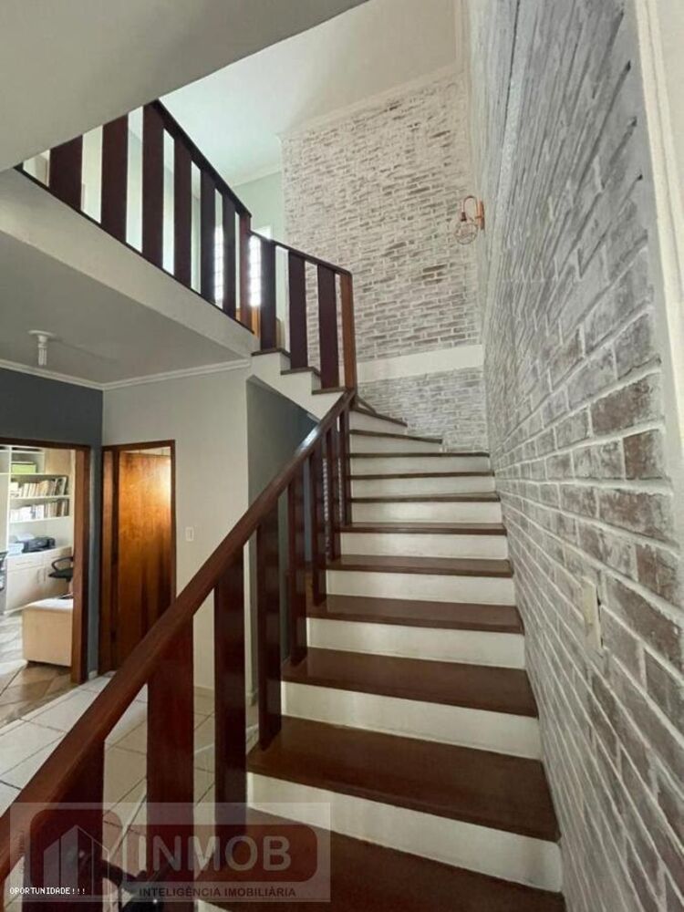 Casa de Condomínio à venda com 4 quartos, 200m² - Foto 4
