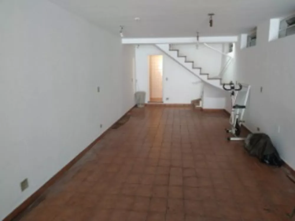 Casa à venda e aluguel com 4 quartos, 276m² - Foto 1