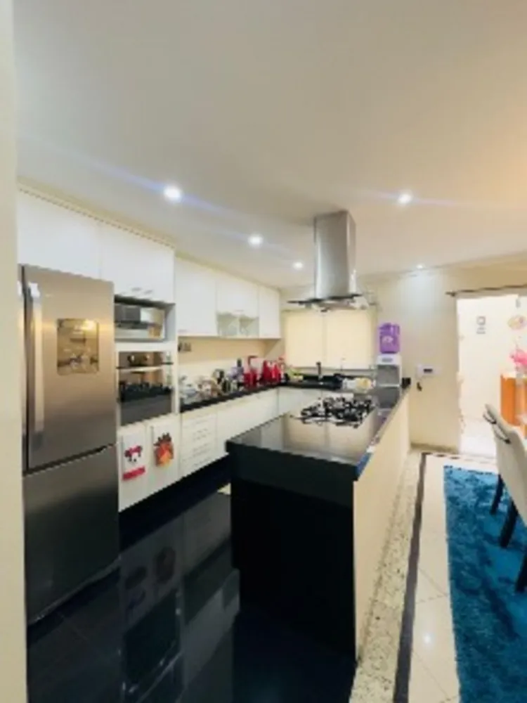 Casa, 3 quartos, 280 m² - Foto 1