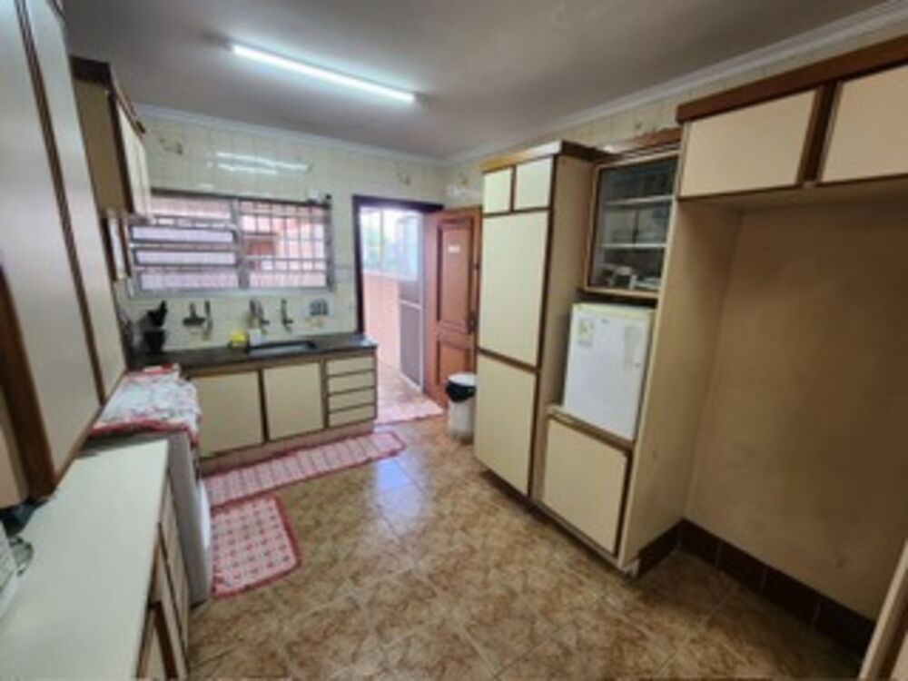 Casa para alugar com 4 quartos, 349m² - Foto 14