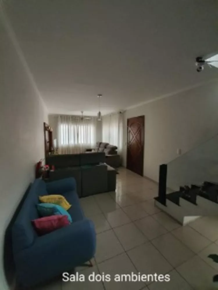 Casa à venda com 3 quartos, 137m² - Foto 1