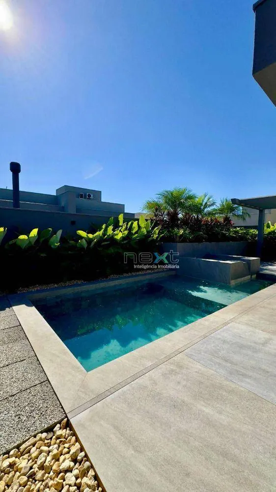 Sobrado, 3 quartos, 308 m² - Foto 1