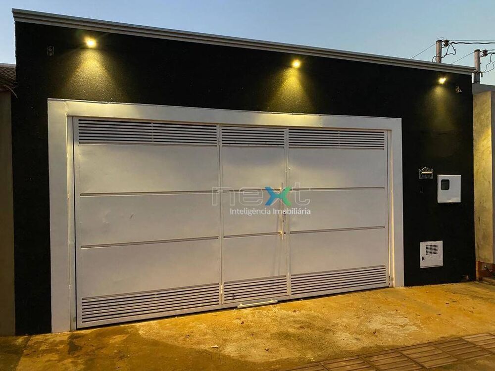 Casa à venda com 3 quartos, 196m² - Foto 1