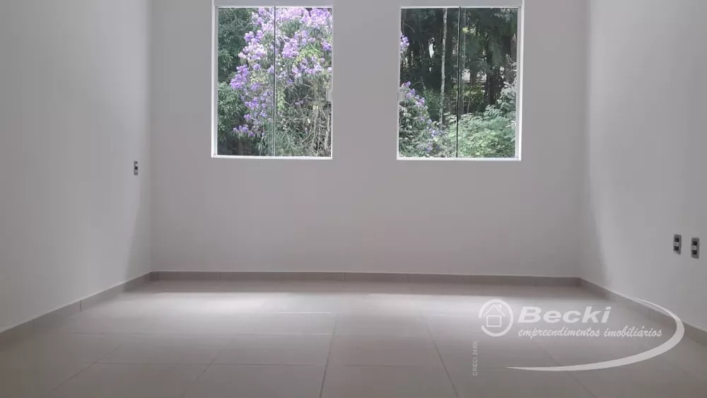 Casa à venda com 2 quartos, 80m² - Foto 3