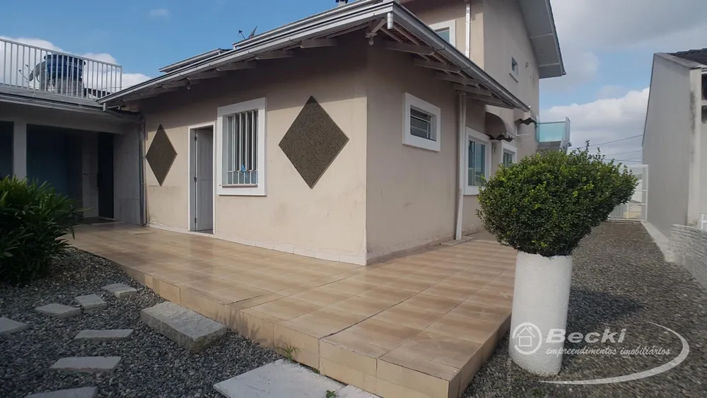 Casa, 6 quartos, 190 m² - Foto 3