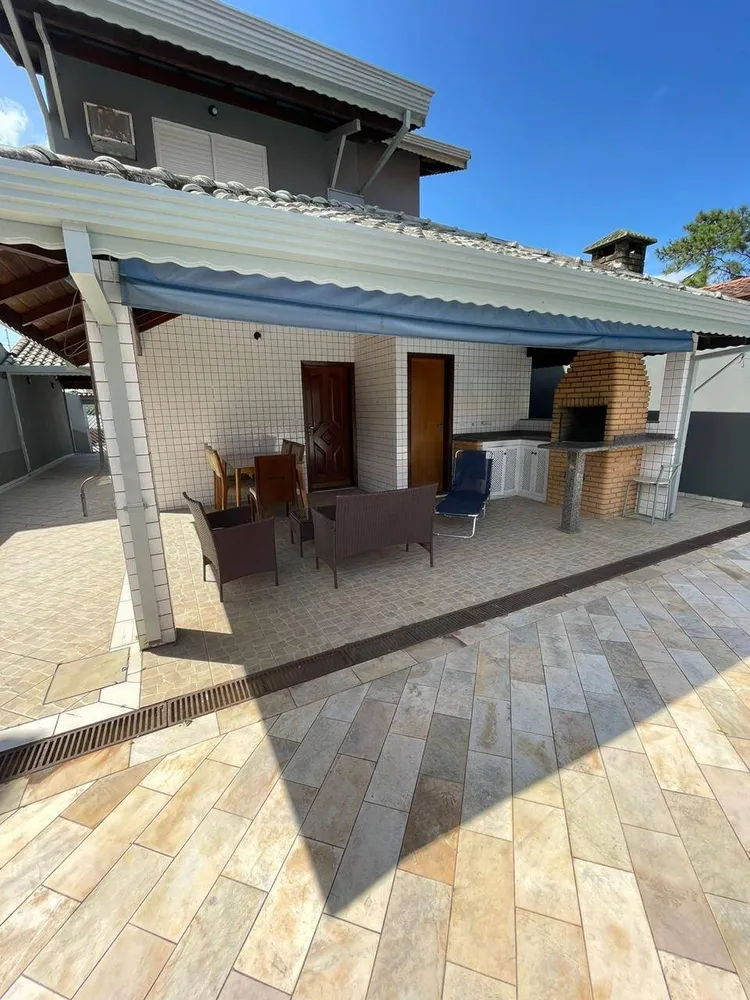 Casa, 4 quartos, 196 m² - Foto 1