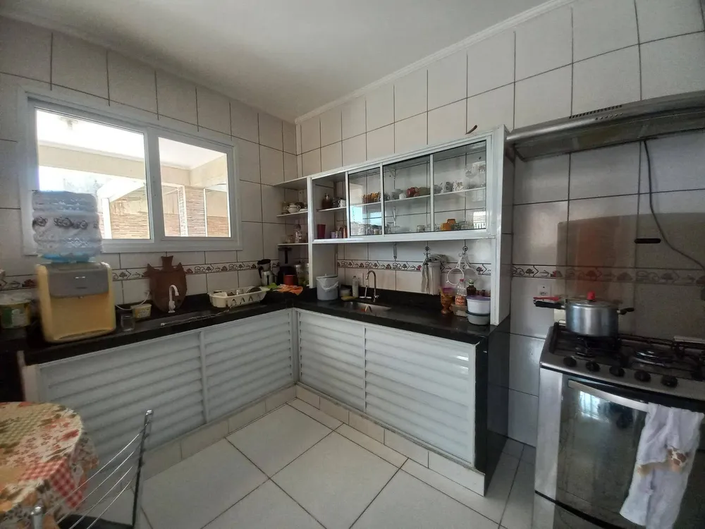 Casa, 3 quartos, 252 m² - Foto 2