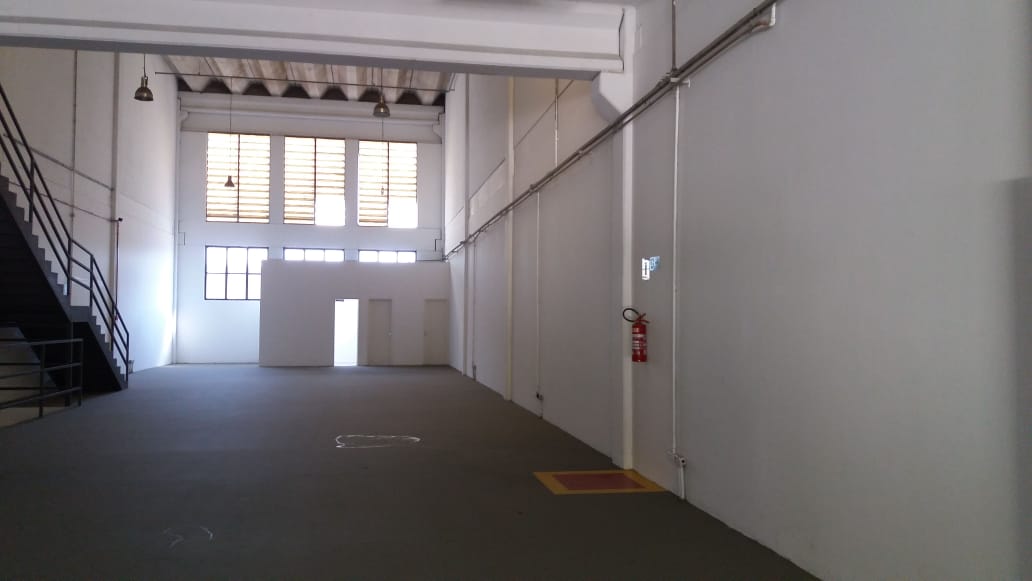 Depósito-Galpão-Armazém para alugar, 1000m² - Foto 1