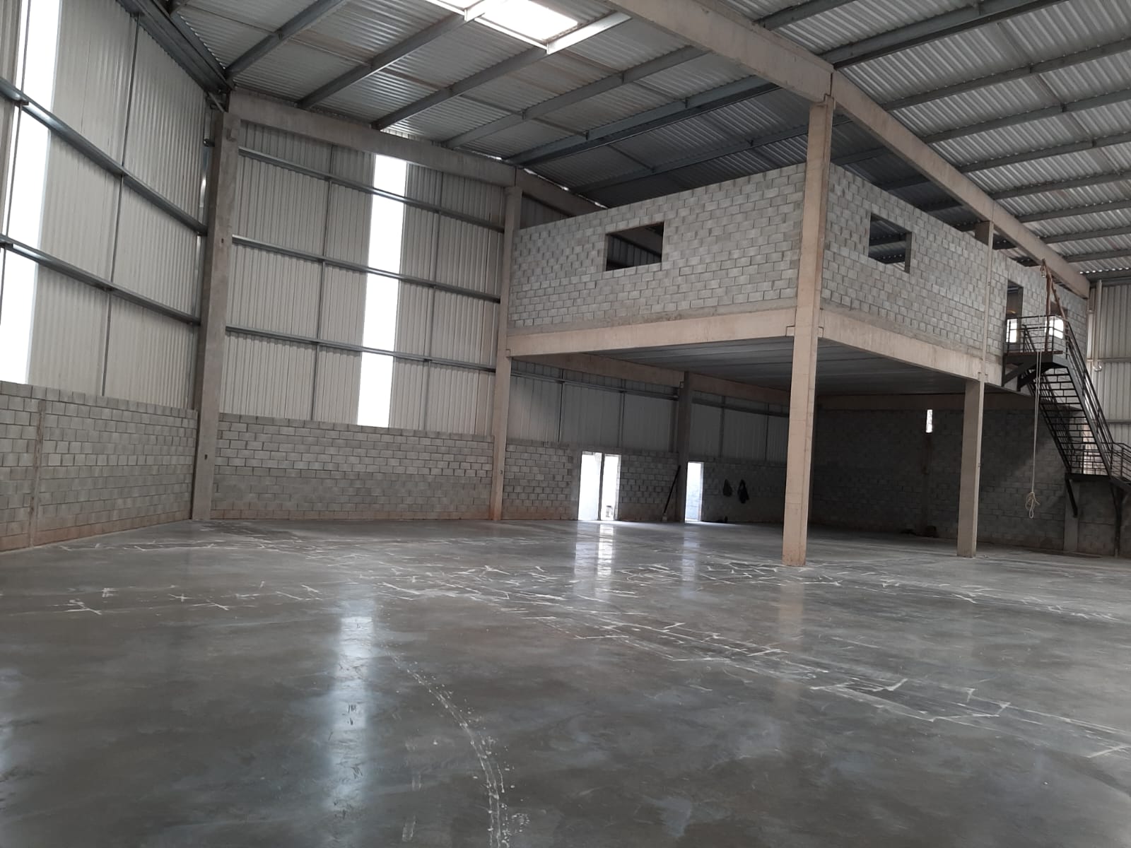 Depósito-Galpão-Armazém para alugar, 1250m² - Foto 2