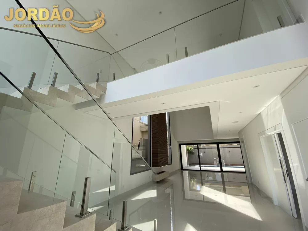 Casa de Condomínio à venda com 4 quartos, 390m² - Foto 1