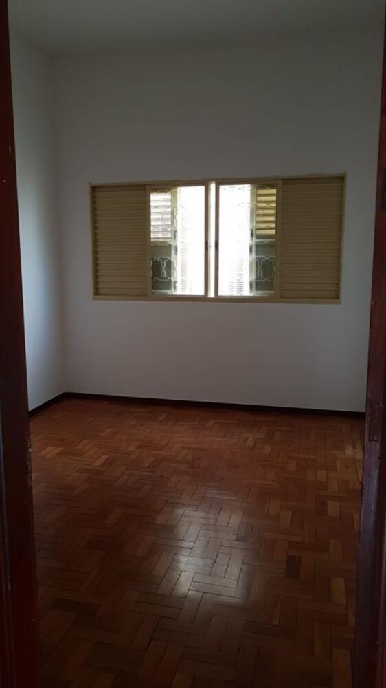 Casa à venda com 3 quartos, 296m² - Foto 7