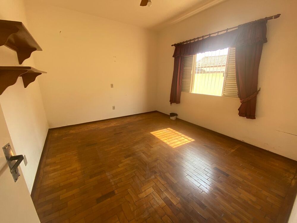 Casa à venda com 2 quartos, 222m² - Foto 4