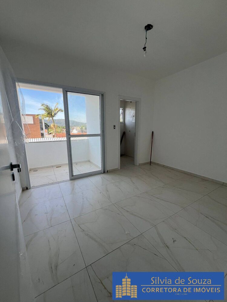 Casa à venda com 2 quartos, 70m² - Foto 2