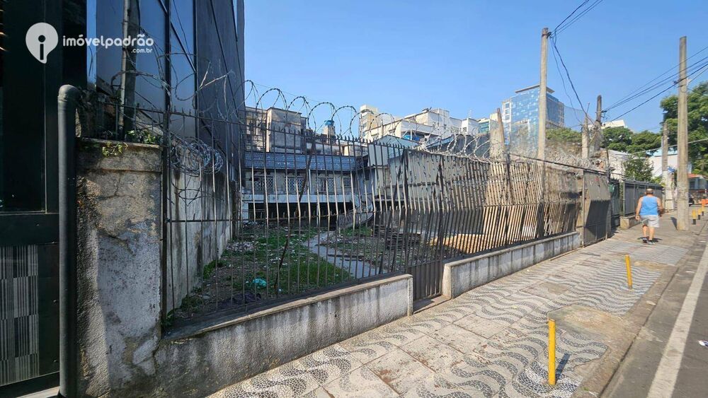 Casa para alugar com 4 quartos, 441m² - Foto 1