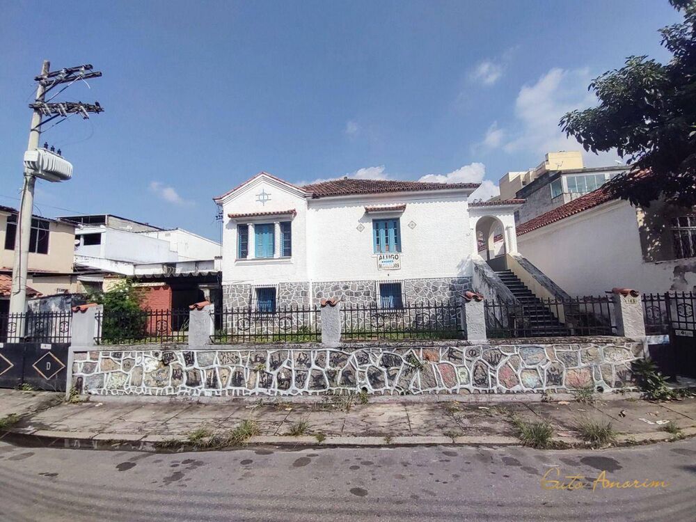 Casa para alugar com 10 quartos, 750m² - Foto 1
