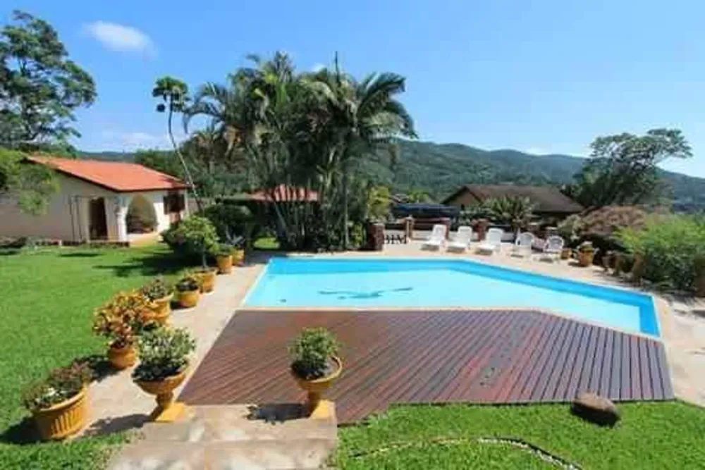 Chácara, 3 quartos, 2693 m² - Foto 1
