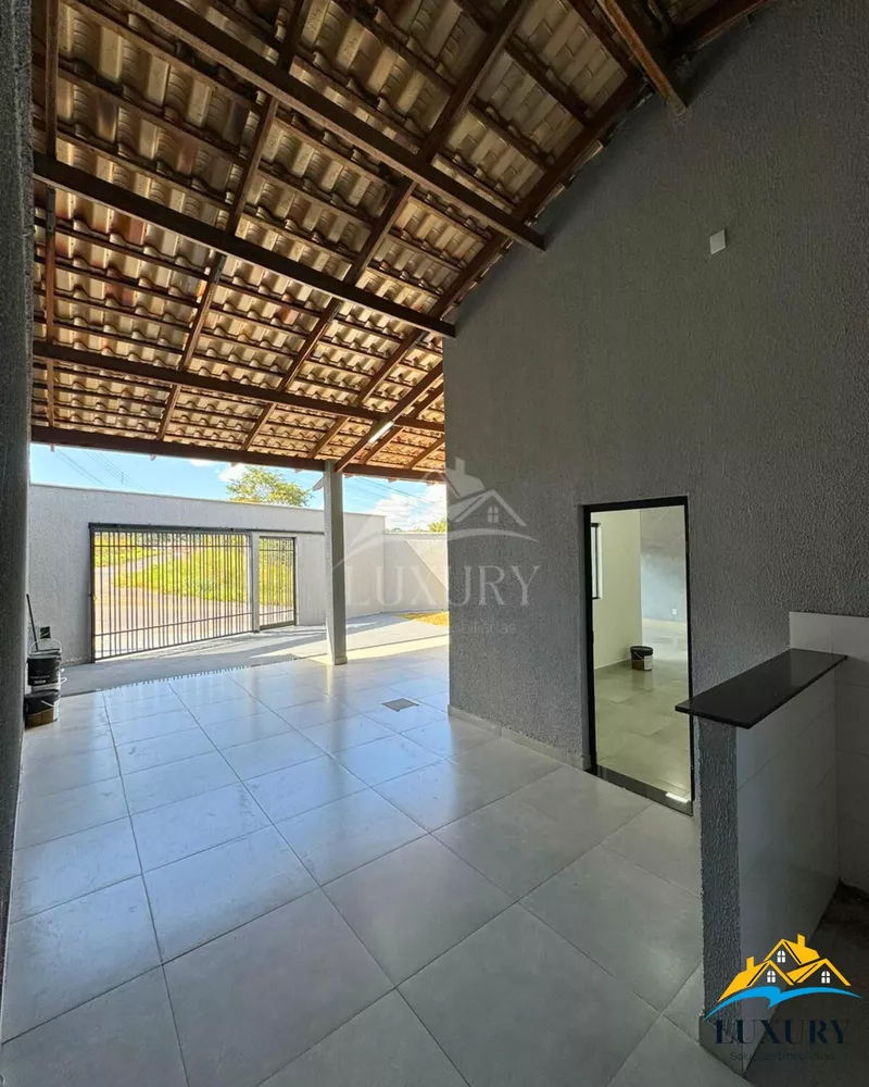 Casa à venda com 3 quartos, 136m² - Foto 1