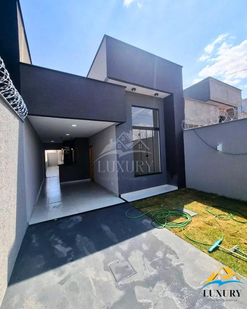 Casa à venda com 3 quartos, 100m² - Foto 1