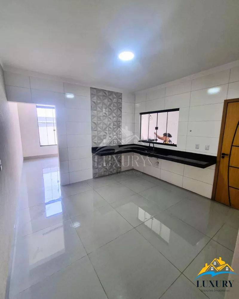 Casa à venda com 3 quartos, 100m² - Foto 4