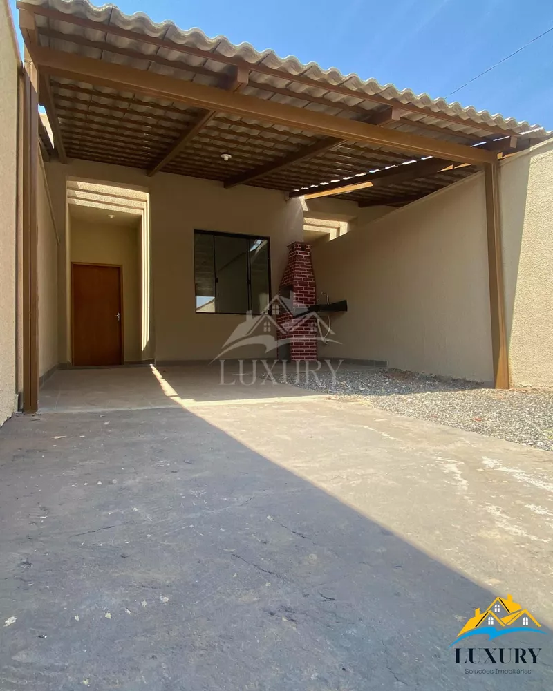 Casa à venda com 2 quartos, 97m² - Foto 1