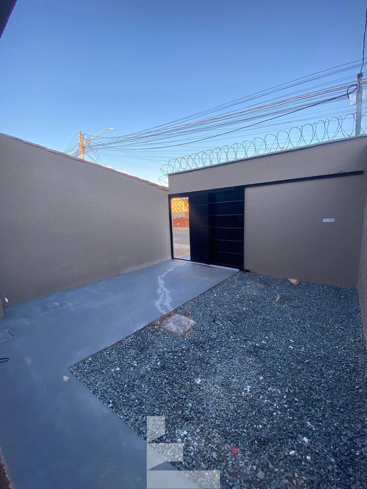 Casa à venda com 2 quartos, 70m² - Foto 2