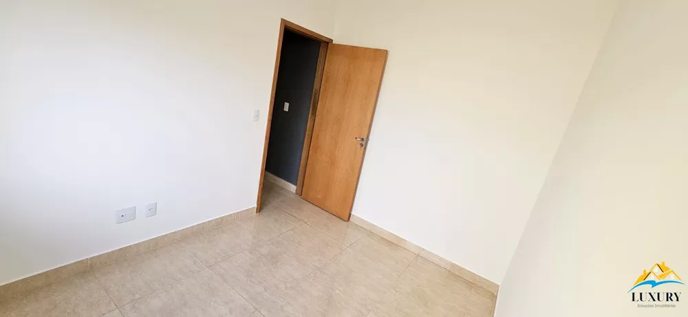 Casa à venda com 3 quartos, 92m² - Foto 11