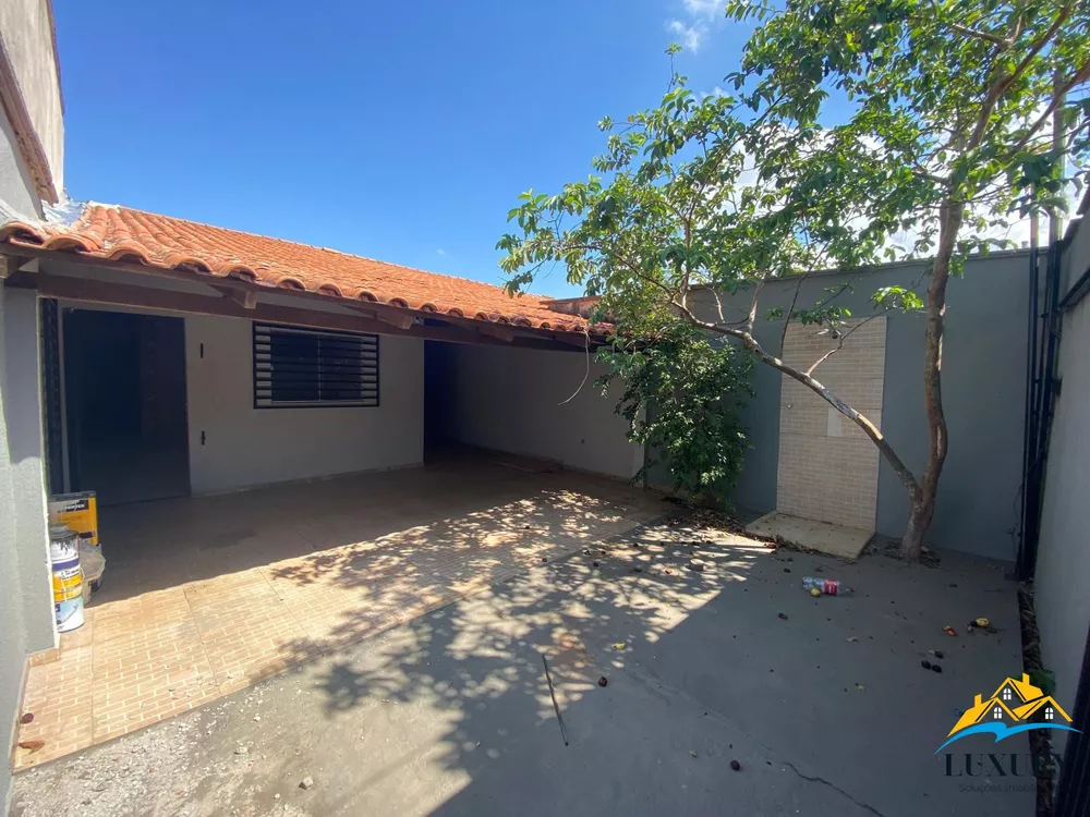 Casa à venda com 2 quartos, 100m² - Foto 1