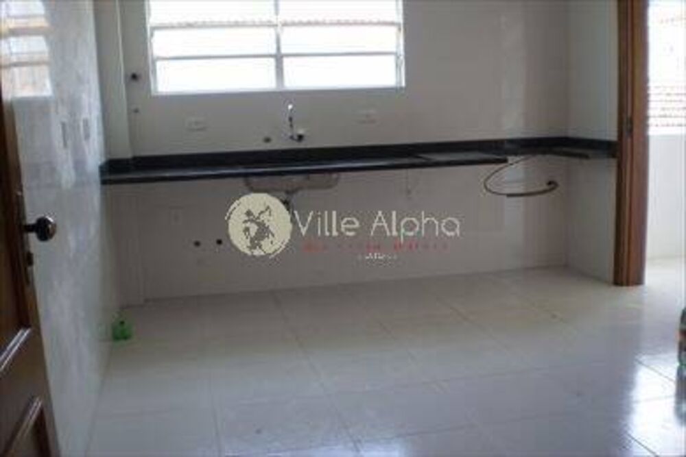 Casa à venda com 4 quartos, 220m² - Foto 2